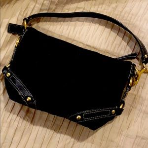 Gently used, COACH with signature logo 🖤